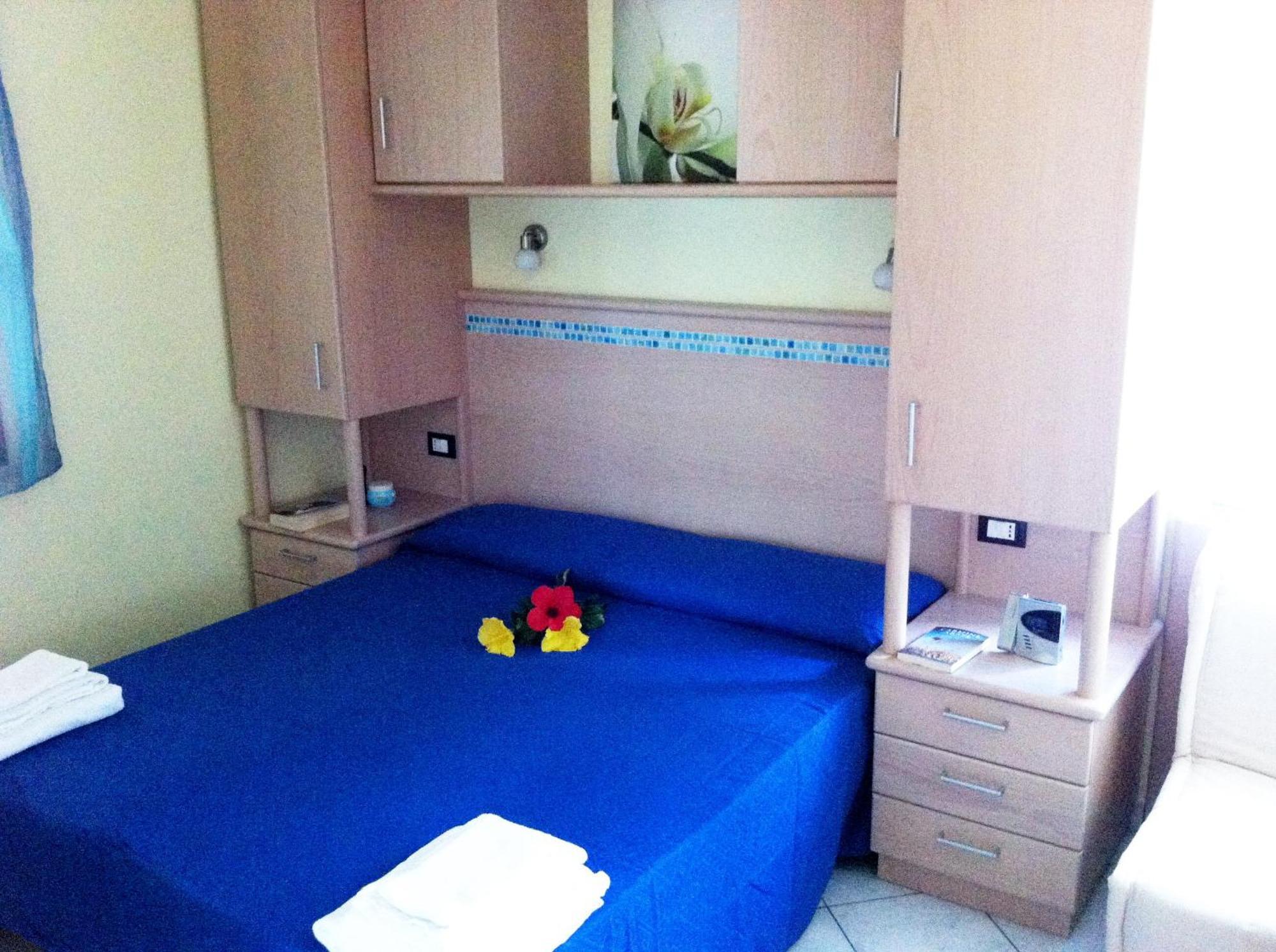 Hotel Residence Riviera Calabra Цамброне Номер фото
